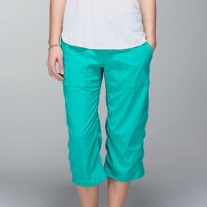 Lululemon Unlined Studio Crop, Blue Tropics size 4